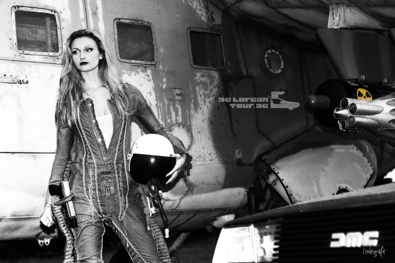 Originaler Delorean DMC 12 mit diversen Filmutensilien (9)