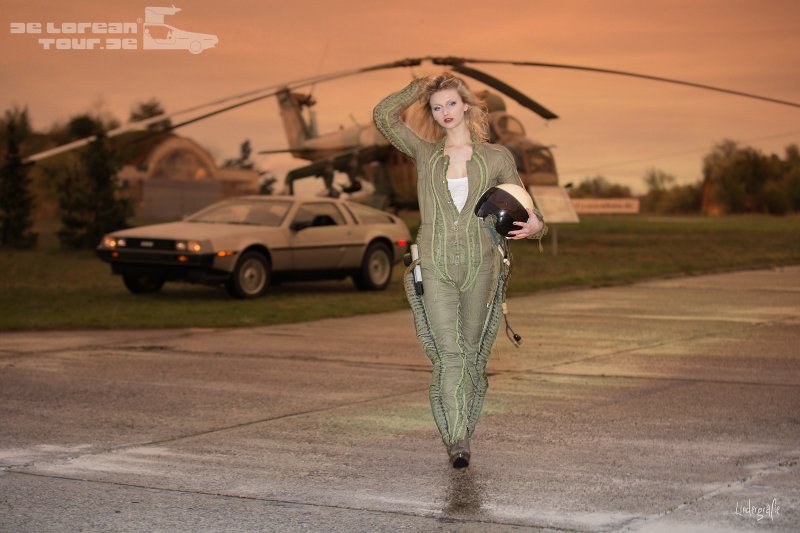 Originaler Delorean DMC 12 mit diversen Filmutensilien (2)