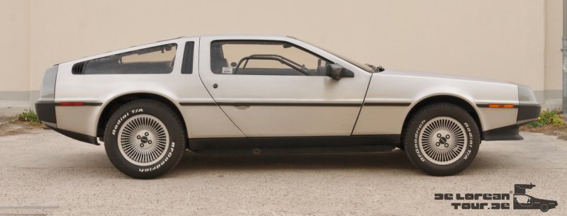 Originaler Delorean DMC 12 mit diversen Filmutensilien (12)