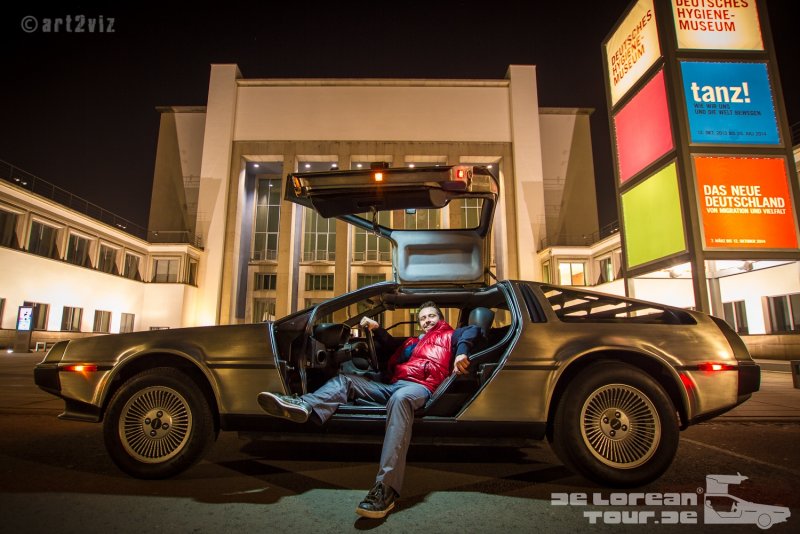 Originaler Delorean DMC 12 mit diversen Filmutensilien (6)