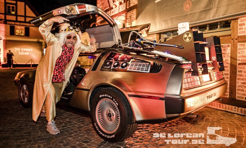 Delorean mit Zeitmaschinen- Heckaufbau & Innenumbauten (12)