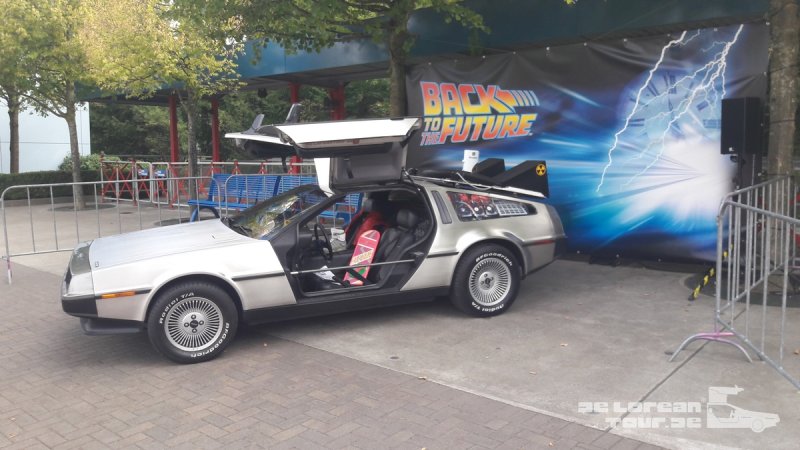 Delorean mit Zeitmaschinen- Heckaufbau & Innenumbauten (21)
