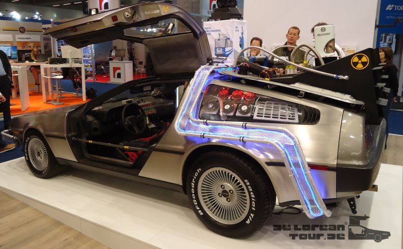 Delorean mit Zeitmaschinen- Heckaufbau & Innenumbauten (3)