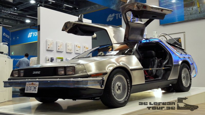 Delorean mit Zeitmaschinen- Heckaufbau & Innenumbauten (6)