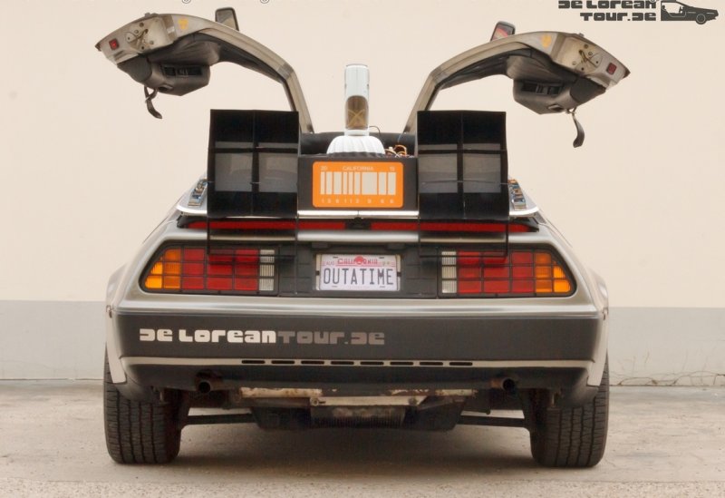 Delorean mit Zeitmaschinen- Heckaufbau & Innenumbauten (15)