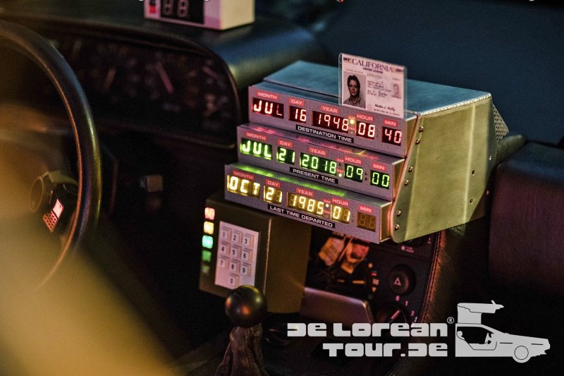 Delorean mit Zeitmaschinen- Heckaufbau & Innenumbauten (5)