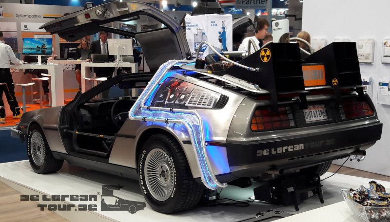 Delorean mit Zeitmaschinen- Heckaufbau & Innenumbauten (23)
